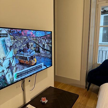 Double Room With Private Wc In Shared House In Downtown 리스본 외부 사진