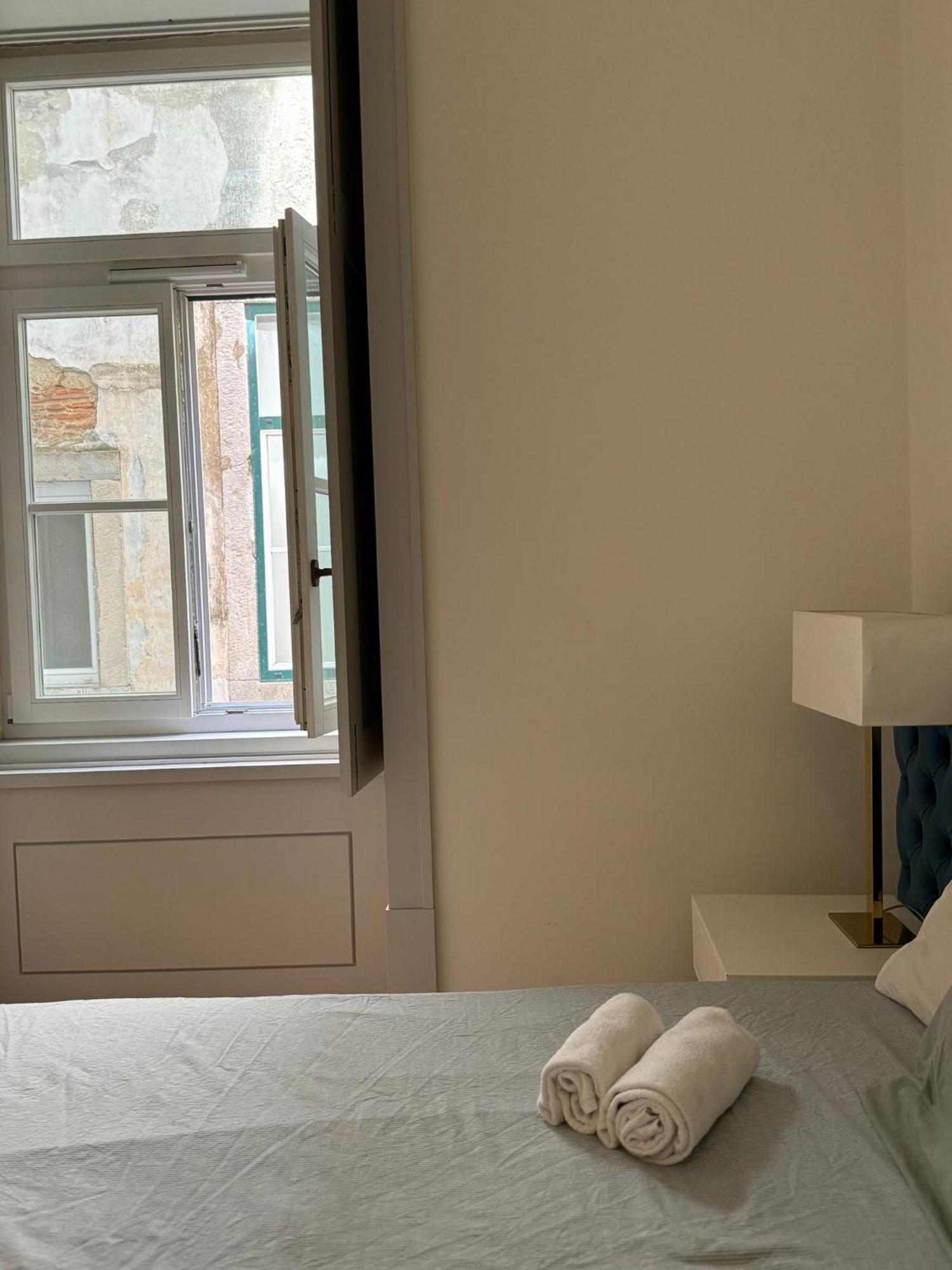 Double Room With Private Wc In Shared House In Downtown 리스본 외부 사진
